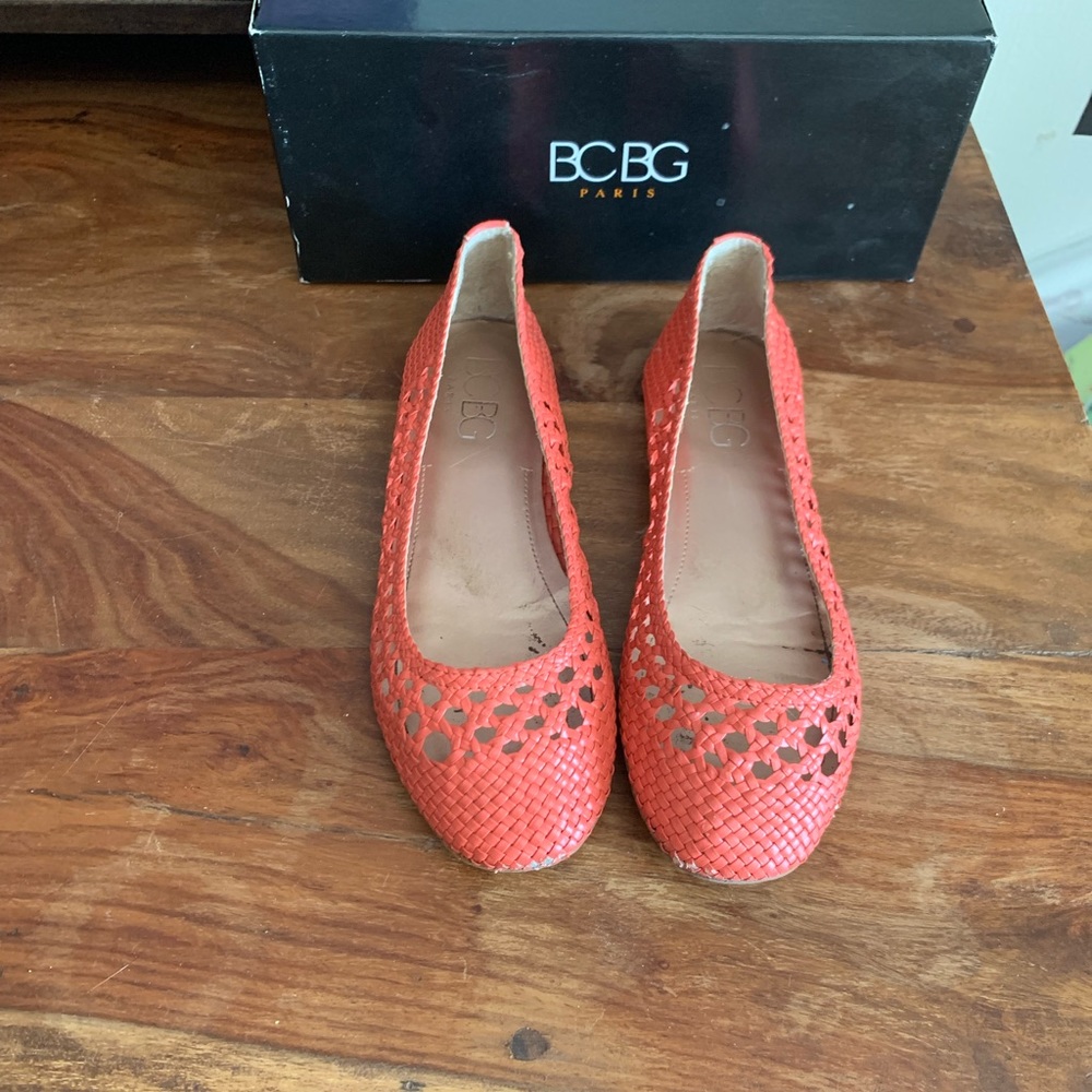BCBG Paris flat size 8